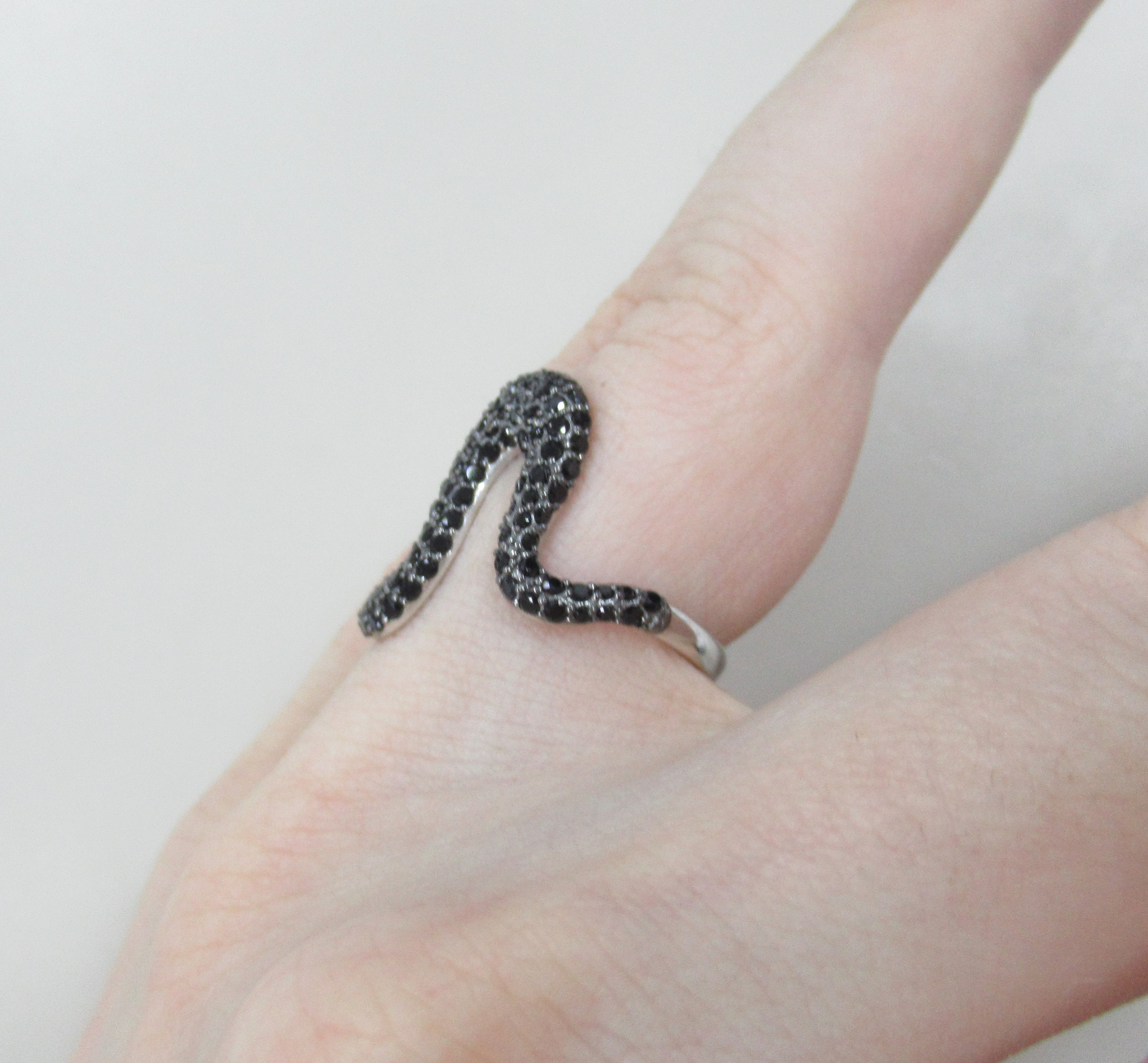 Серебряное кольцо со шпинелью